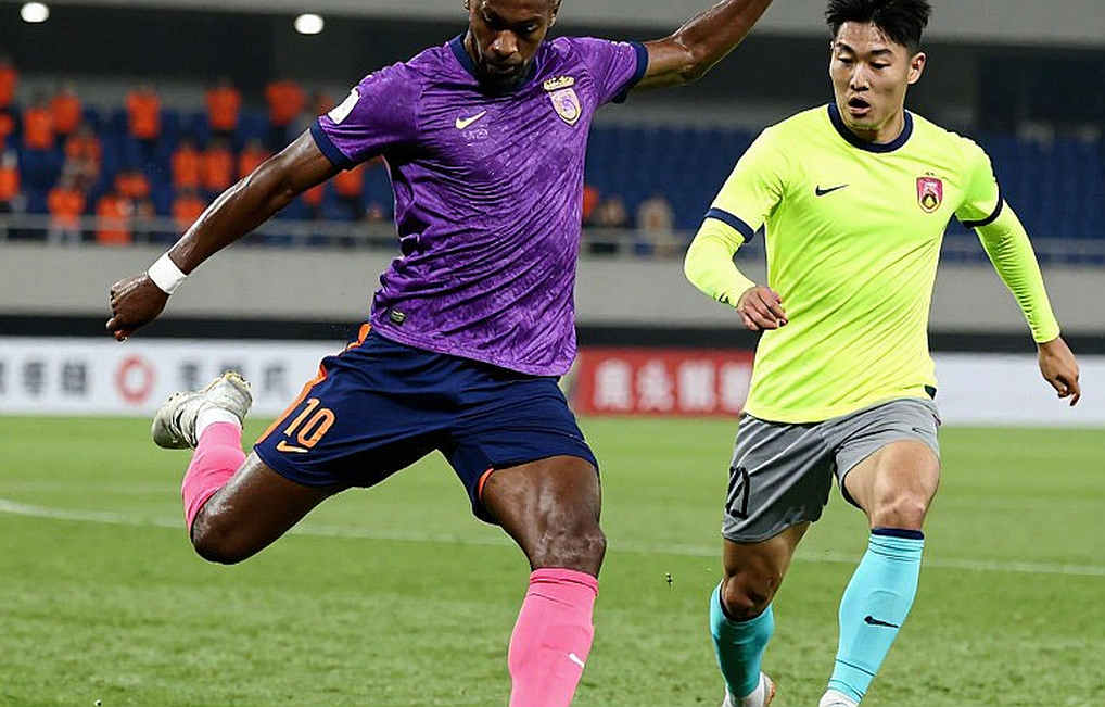 60 phút ở Mönchengladbach: khi cả một cuộc khủng hoảng bị gói vào thống kê của một tiền vệ 22 tuổi