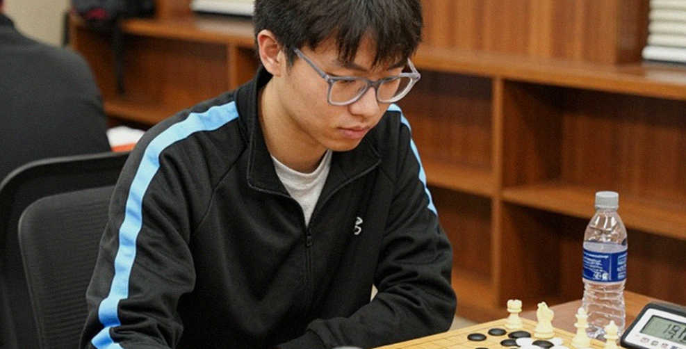 Cô bé 11 tuổi ở bàn số một Olympic cờ vua: 6/7, hiệu suất 2504 và cú lệch sách mang tên 3.Bc4