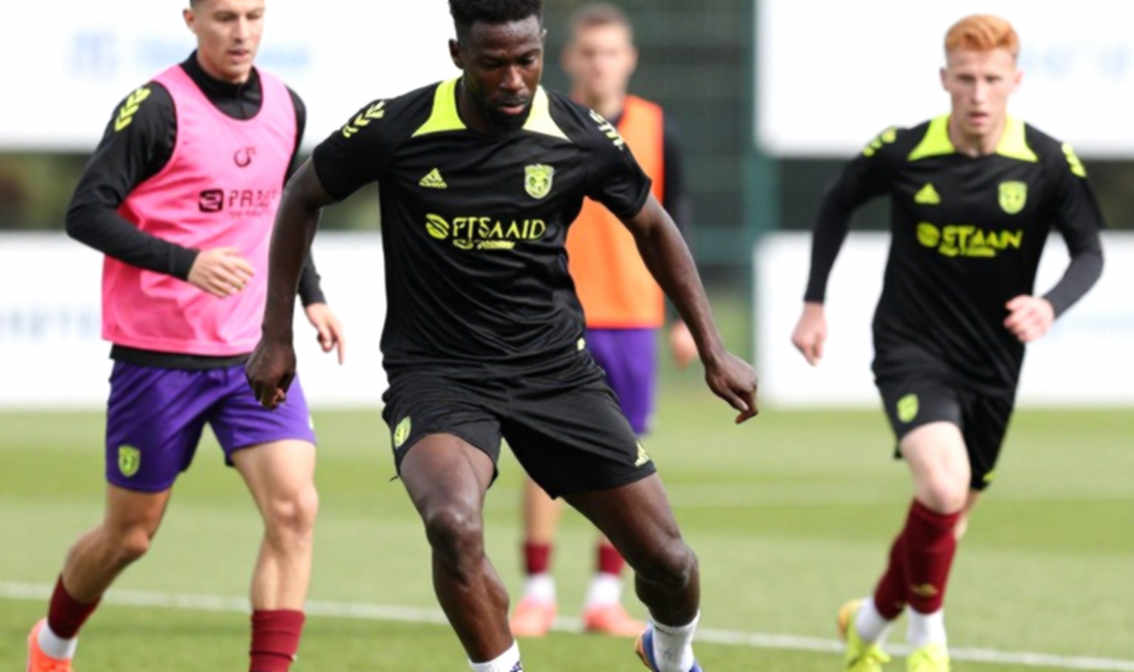 Hành lang biên rách toạc: Man United bước vào khối bê tông cơ động của Simeone với hàng thủ chắp vá