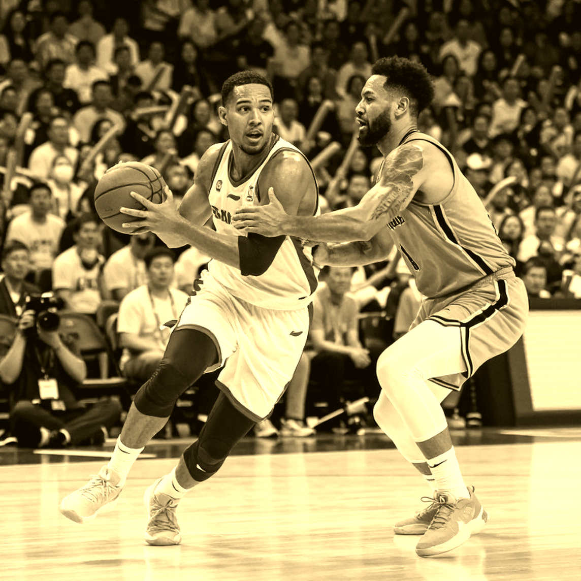 Curry ra sân mở màn: Warriors bước vào mùa giải bằng đội hình rỗng ruột