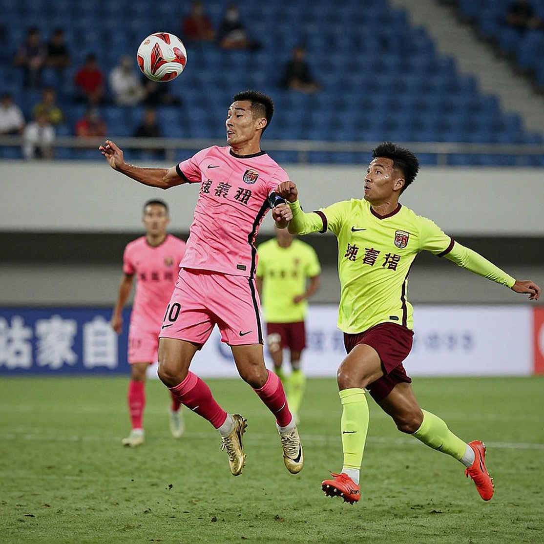 Hà Nội FC 2-1 Công An Hà Nội: Polking gọi đó là thiếu quyết liệt, Kewell gọi đó là bóng dài