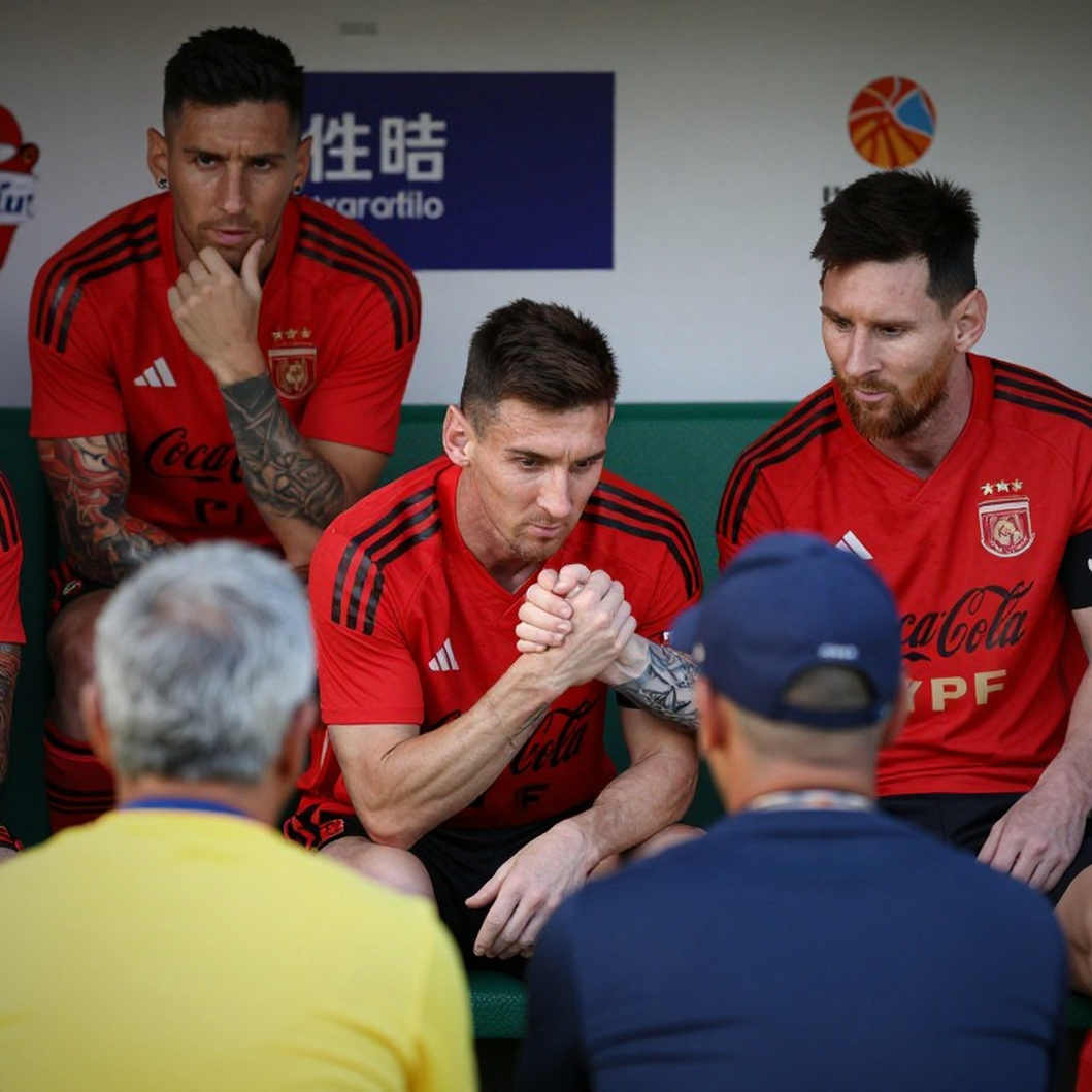 Atlas and the stain of three missed red cards: When the referee becomes the main character before the clash with América Atlas and the stain of three missed red cards: When the referee becomes the main character before the clash with América
