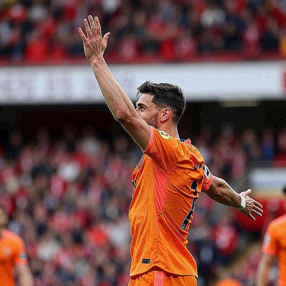 Arsenal Thắng Nhờ... Bàn Thắng Lệch Hướng: Khi 'Bản Lĩnh Nhà Vô Địch' Chỉ Là Vỏ Bọc Của Sự Trung Bình